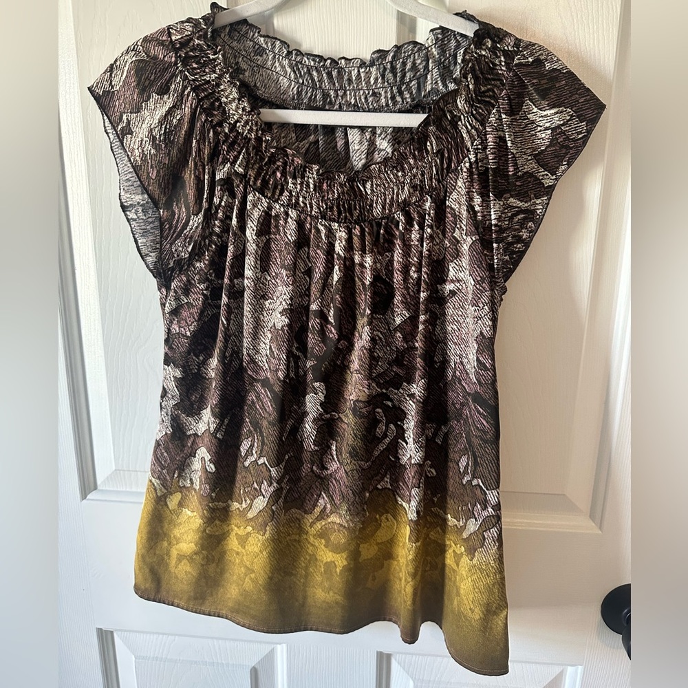 Limited flutter sleeve blouse